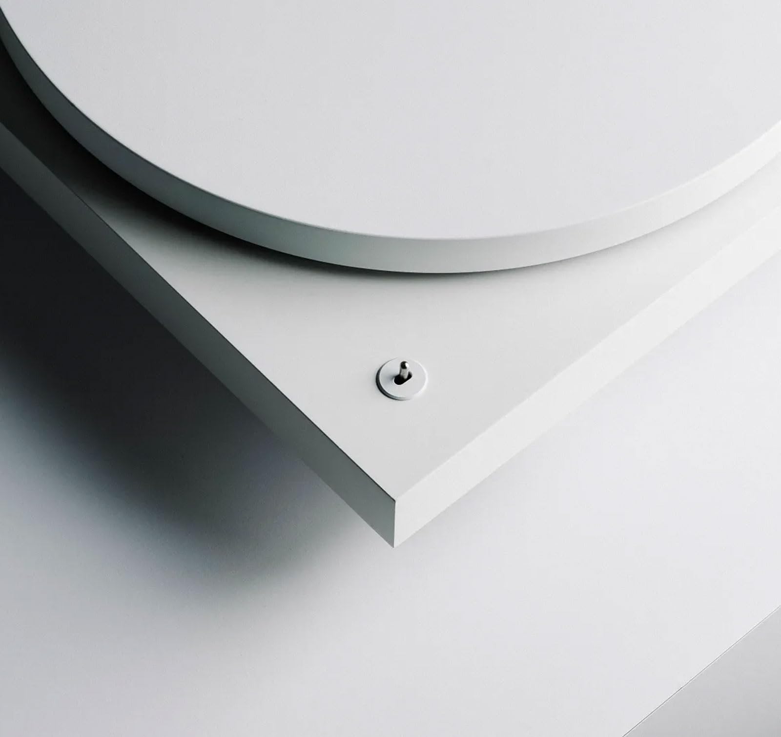 Manueller Plattenspieler mit Riemenantrieb von Pro-Ject