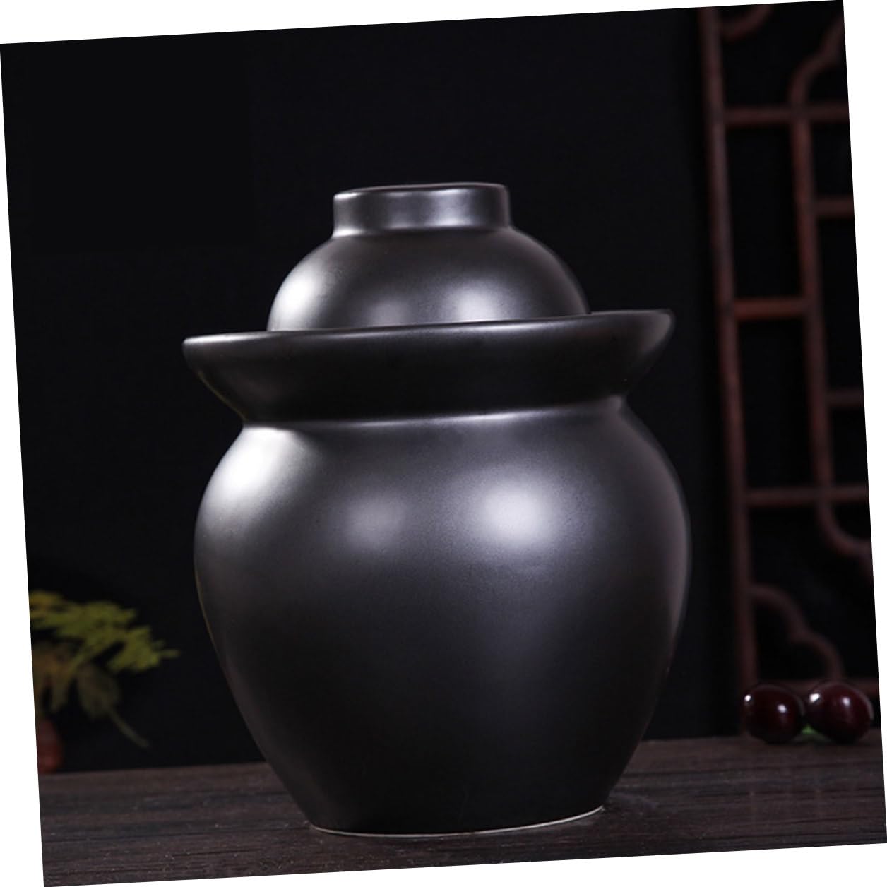 Vaso di Fermentazione in Materiale Tradizionale con Coperchio per Pickles e Conservazione Alimentare, Design Orientale Raffinato