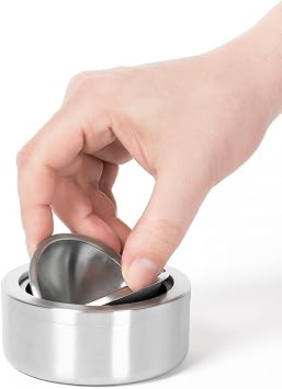 Busstier Basmalı Küllük, Çelik Hazneli Mandallı Kül Tablası, 12 cm Dış Mekan ve Bahçe Tipi Rüzgar Geçirmez Küllük, Koku Önleyici Döner Kapaklı Kül Tepsisi, Kolay Temizlenir