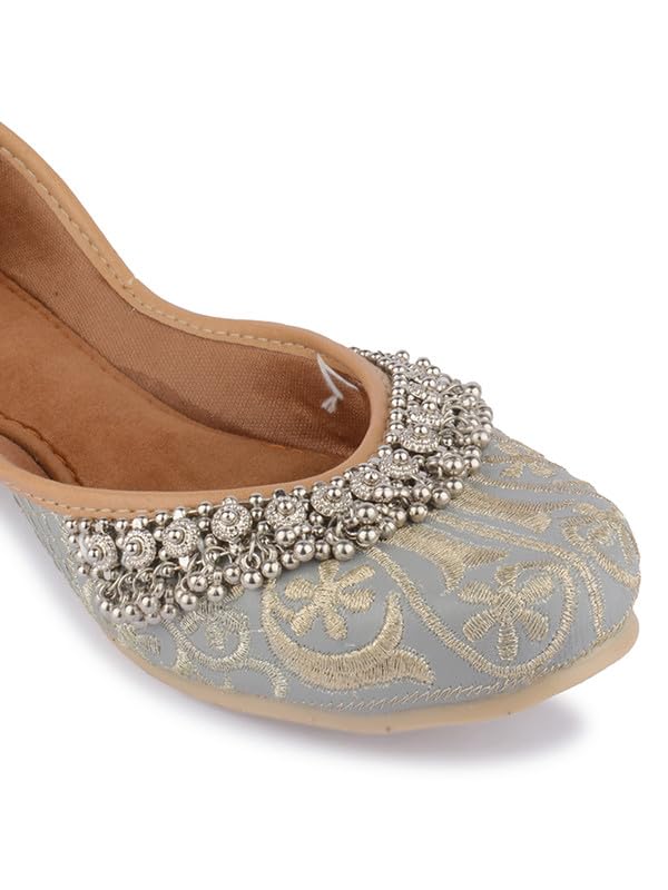 Image of Flat Footwear /Mojari /Punjabi Jutti /Bellies for Women - Embroidered Gungroo