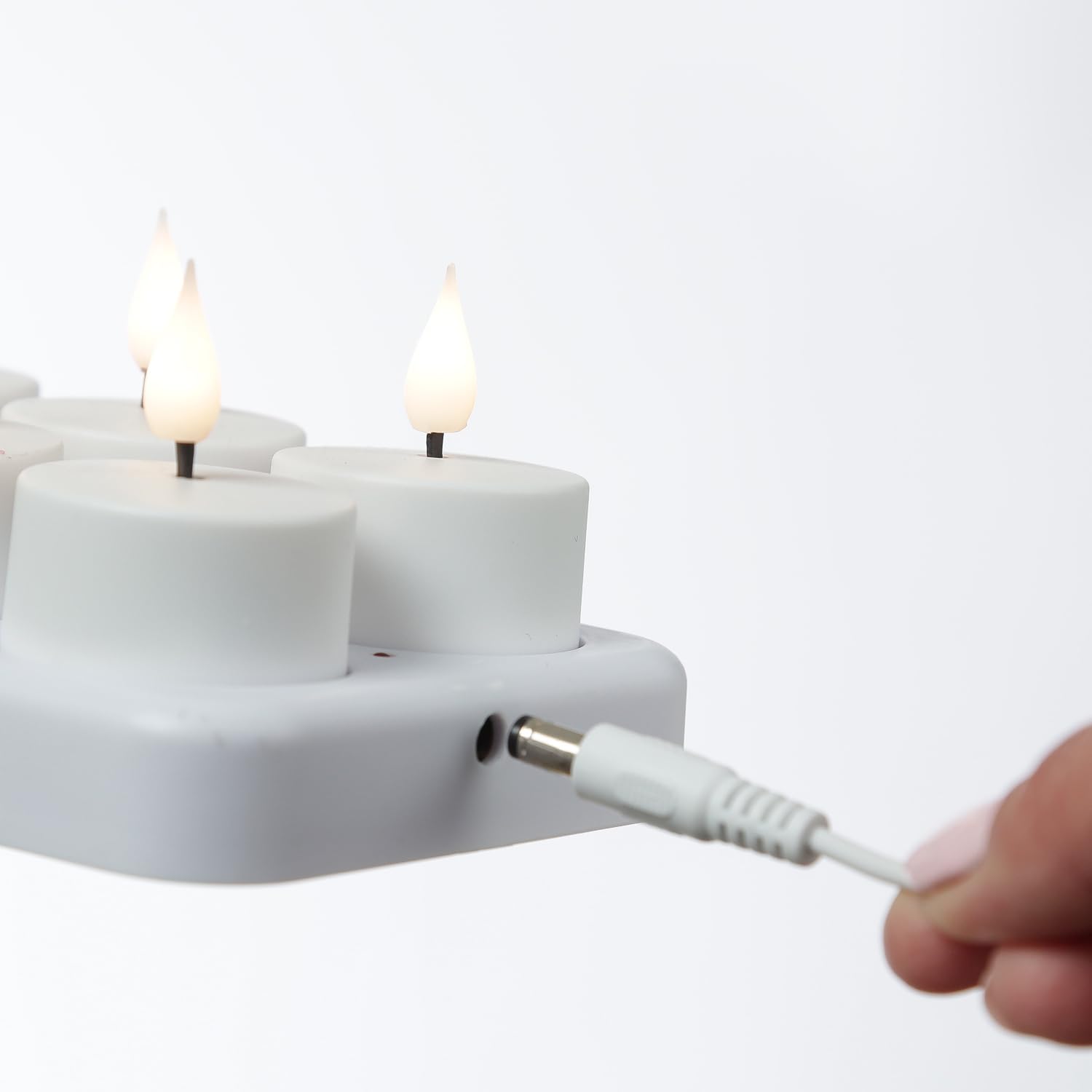 MARELIDA LED Teelichter 12 Stück wiederaufladbare LED Teelichter mit Ladestation und USB Kabel D: 4cm flackernd - weiß (12er Set)