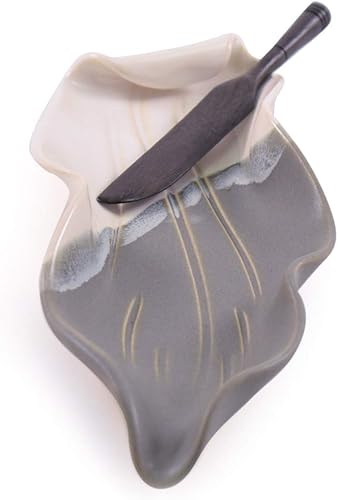 Miniatura 4 de Plato contemporáneo de mantequilla Twist en gris/blanco con cuchillo de mantequilla de madera, cerámica hecha a mano, 8.25 pulgadas