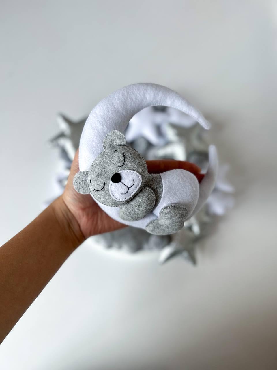 Baby mobile Montessori Giostrina lettino per neonato Carillon giostrina musicale in feltro, idea regalo neonato baby shower (Orso grigio)