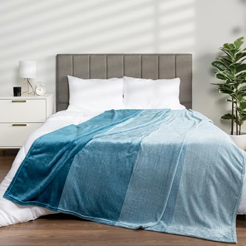 PAVILIA Blue Ombre Fleece Throw Blanket for Couch, Soft Flannel Blanket for Sofa Bed Room, Plush Lightweight Turquoise Light Blue Gradient Blanket, Cozy Microfiber Decorative Gift Throw, 50x60 - Thumbnail 3