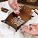 Würfelbrett mit Katzenmotiv, Würfelunterlage Tragbar, Würfelbrett faltbar, PU Leder Samt Würfelschale, Würfelteller Organizer, Lustiges Geschenk für DND-RPG-Spieler Würfel Spiele (Braun)