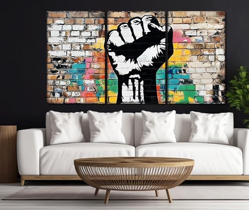 Poing levé graffiti art mural abstrait pour rompre la monotonie des murs