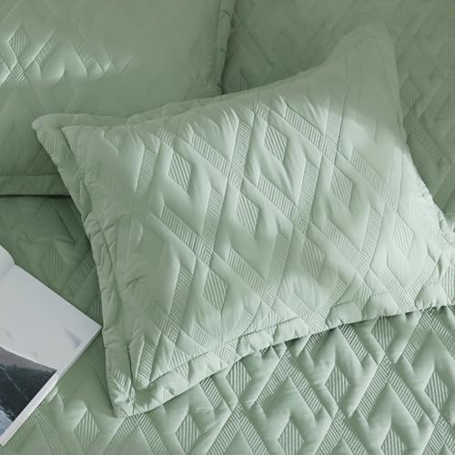 Image of EVENHUG Quilt Set King Size Soft Lightweight Bedspreads with 2 Pillow Shams Reversible Bedding Coverlets for All Seasons 3 Piece (106 inchx96 inch)
