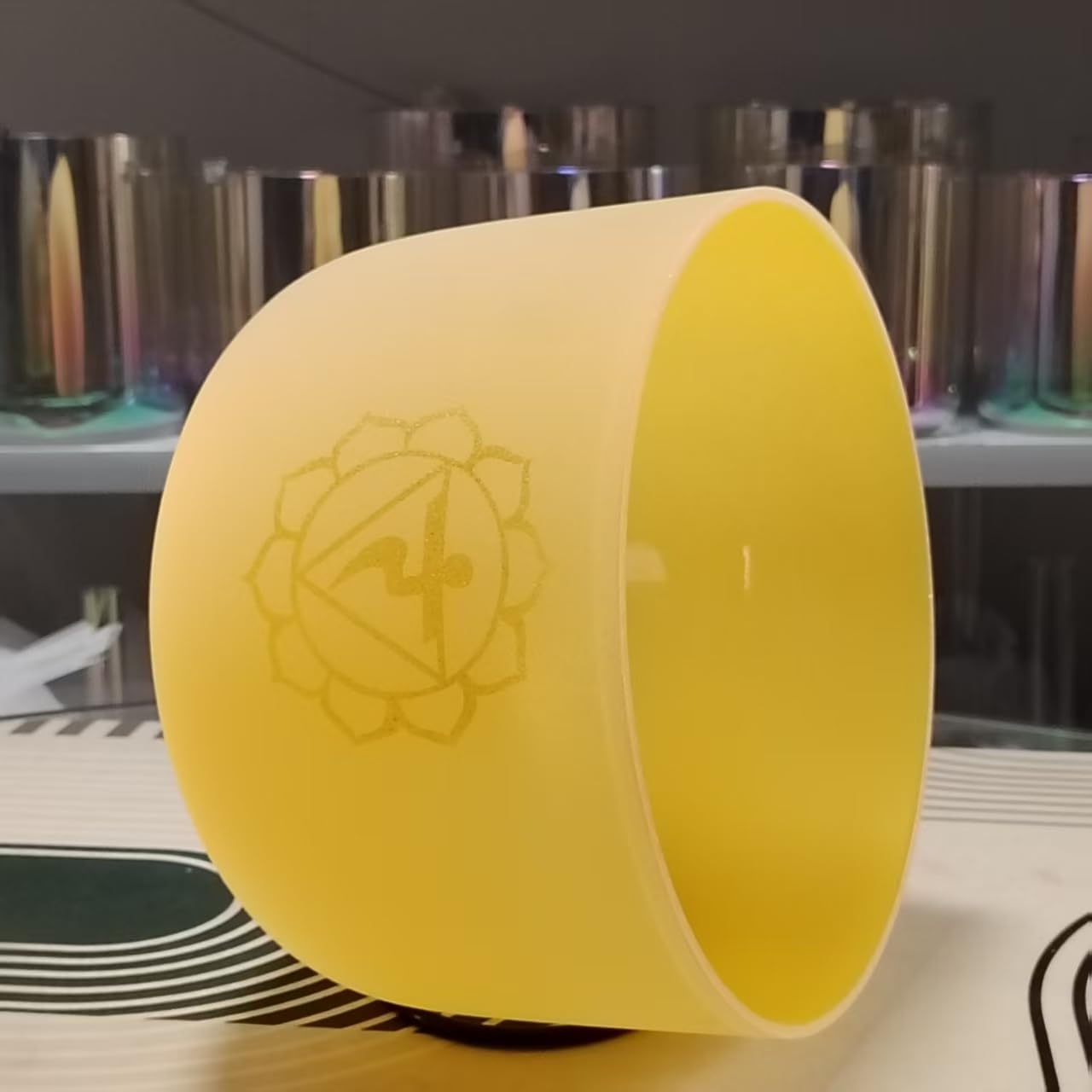 Campana tibetana in cristallo di quarzo per meditazione, yoga e relax, colore giallo satinato, 432 Hz, 432 Hz E, chakra plessuale solare, 25,4 cm