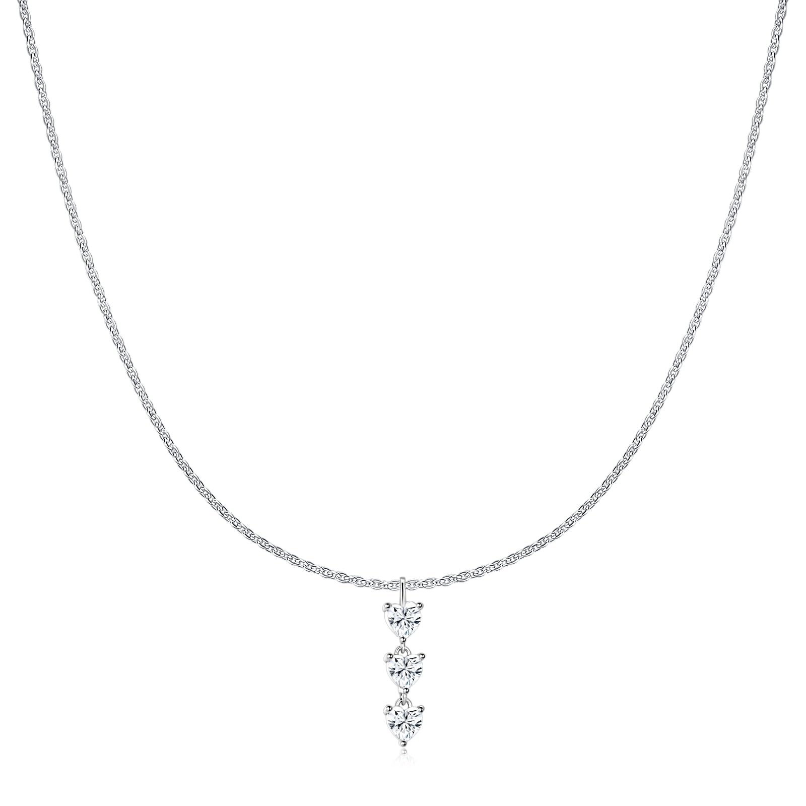 Collana da donna lunga con una colonna di tre cuori centrati. Collana in argento 925 da donna ideale come regalo. Collane lunghe donna particolari. Gioielli da donna