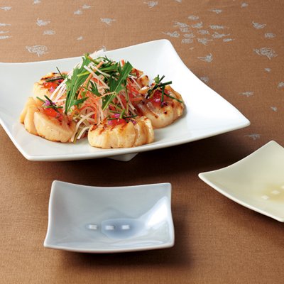 京都の老舗ブランド「たち吉」の大皿/ 英国で高値取引 京都の老舗