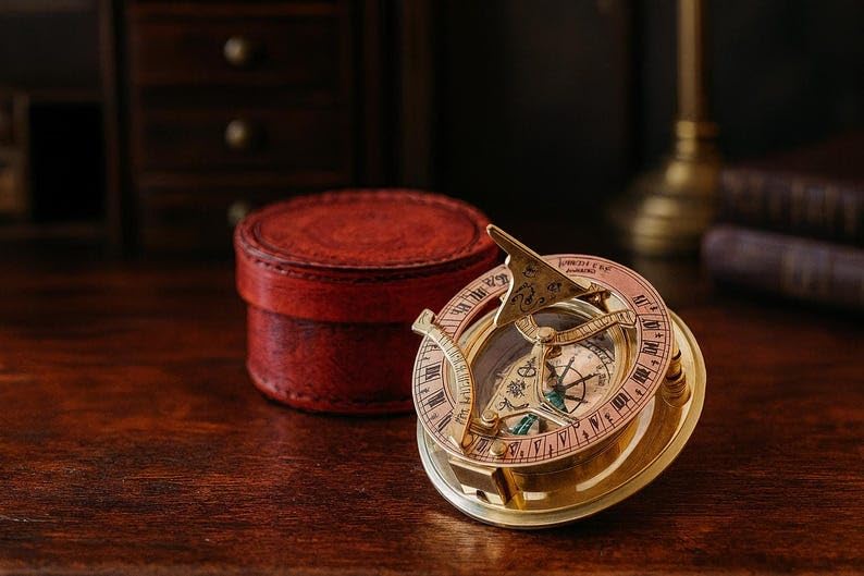 Brass Gilbert Sons Sundial Compass con estuche de cuero 4 pulgadas, Día del Padre, Día de la Madre, Graduación, Regalos para hombres miniatura 1