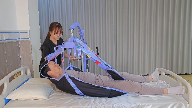 Image of Universal Divided Leg Sling with Head Support, Padded Patient Lift Sling for Transfer, Lifting or Positioning, U Shape Transfer Sling for Elderly, Disabled, Bedridden, 500Lbs (Black, Medium)