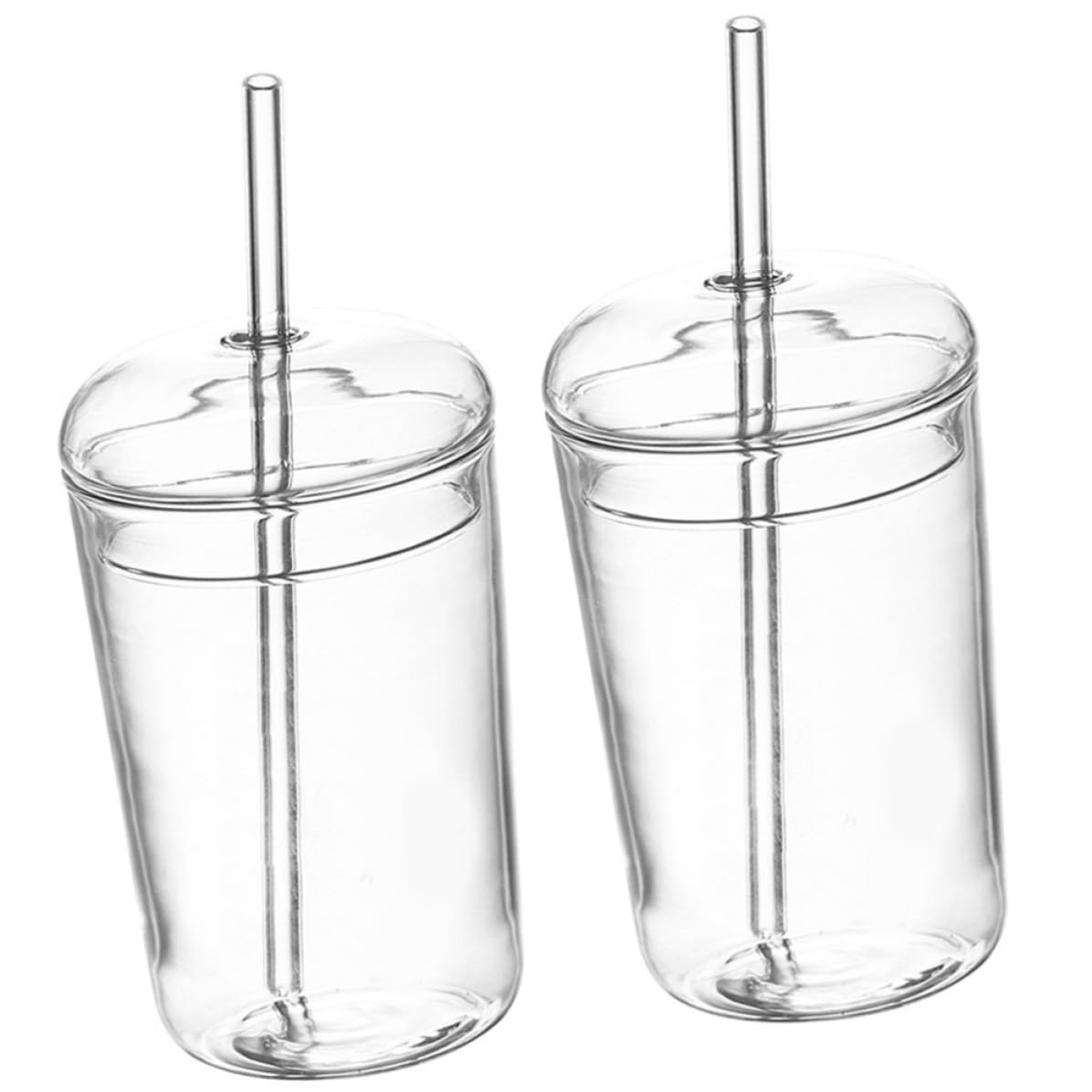 Tazas de vidrio con pajita para desayunos elegantes y batidos en la terraza