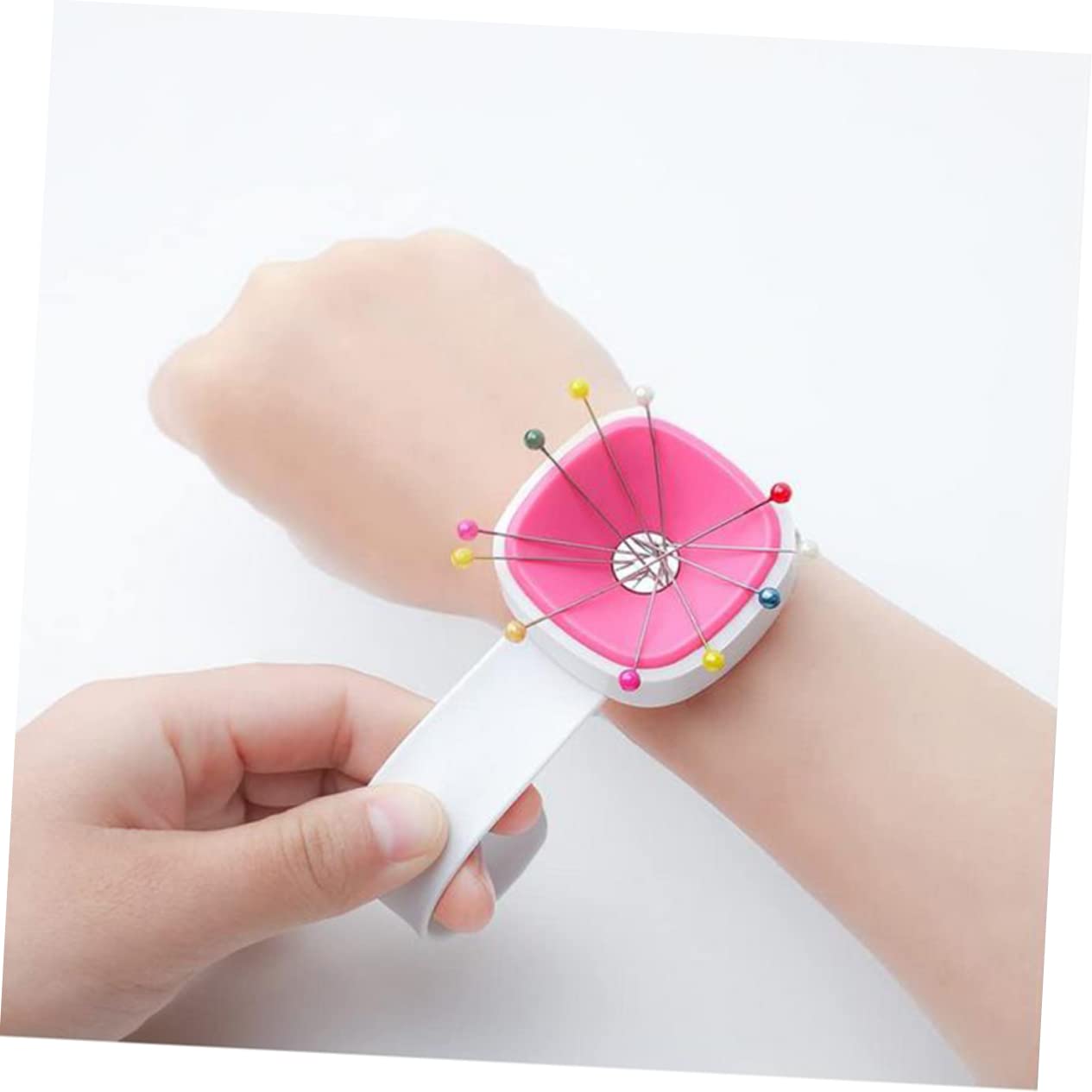 Artibetter 2 Sätze Handgelenk Magnetisches Nadelkissen Praktische Nadelbox Für Stickarbeiten Leichtes Und Komfortables Design Zufällige Farben Für Nähzubehör 3 Stück * 2