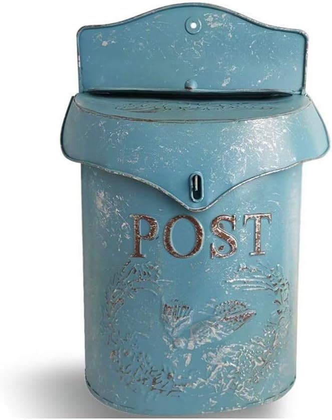 Boîte aux lettres murale contre la grisaille extérieure : sublimez votre entrée en fer bleu