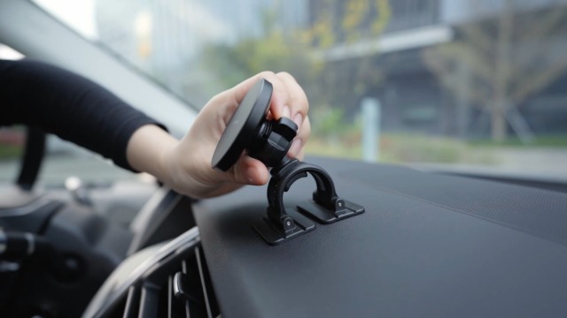 LISEN Magsafe 15W Car Mount [2025 N55 Magnet] [Stable Without Drops] iPhone Car Holder, Fast Charging Magnetic Cell Phone Holder, Wireless Charger Accessories 17 for iPhone 16 15 14 13 12