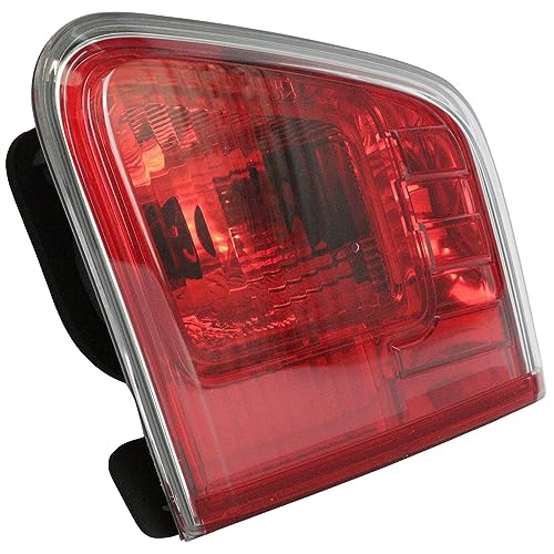 Feu arrière droit pour coffre TOYOTA Avensis reference 8158105100