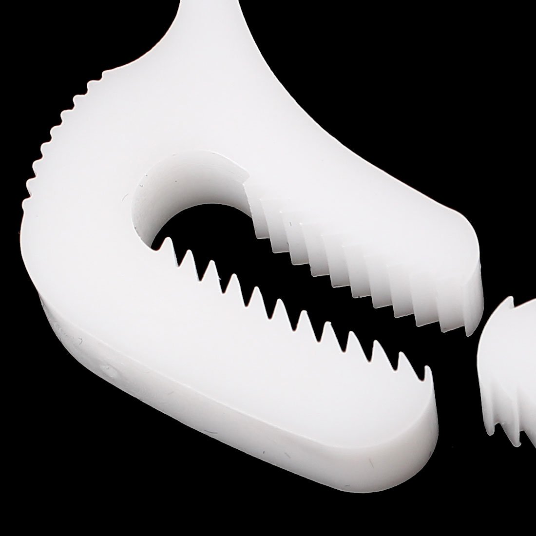 Aexit 35.5mm-37.5mm Double Clamps Gripping Ratchet Plastic Hose Clamps Fasteners White Strap Clamps 4 Pcs