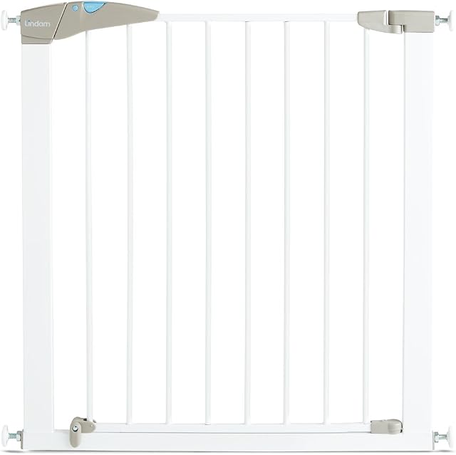 Lindam by Munchkin Sure Shut Axis/Orto Pressure Fit Safety Gate, Door and Stair Gate, Baby Gate also suitable as Dog Gate, Six Months to Two Years White, 76 - 82 cm (Pack of 1)