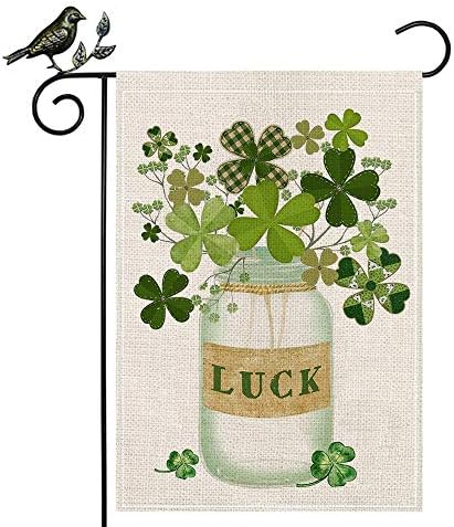 Amazon Com Aeney 聖派翠克節花園旗幟12 5 X 18 垂直雙面水牛格紋裝飾三葉草幸運草花園旗幟適用於戶外庭院草坪戶外聖派翠克節裝飾