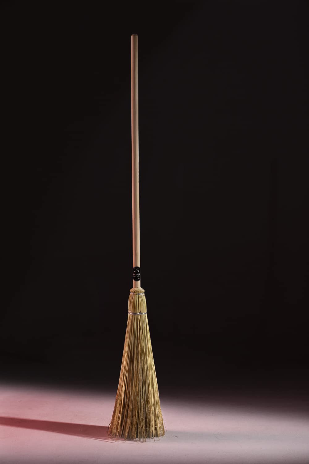 Mendi Escoba Estilo Fantasía 111 cm, Fabricada en España, Ideal para usos de Limpieza y para Disfraces, Eventos y ambientación mágica, Estilo rústico. Es una Escoba de Verdad.