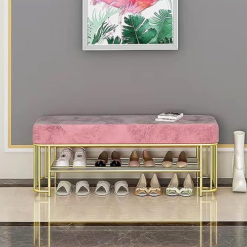 Banc d'entrée velours rose pour aménager un couloir chic