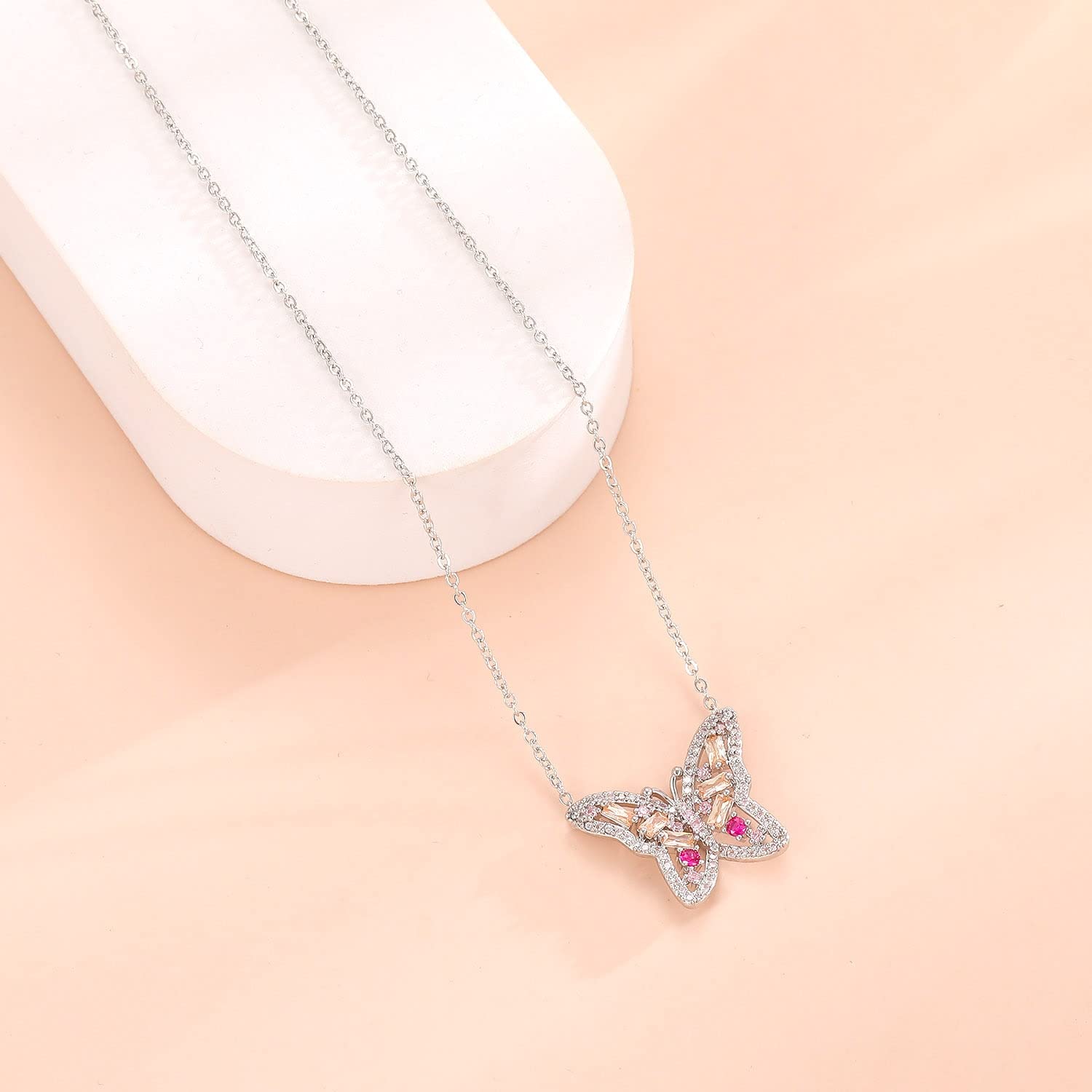 Collane Elegante Farfalla Signora Ciondolo Collana Signore Pendente Banchetto Moda squisita Elegante Collana Gioielli Collana da Donna (Metal Color : GOLD2)