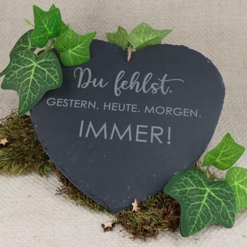 Spruchreif | Großes Schieferherz 'Du fehlst...' (20 x 20 cm) mit graviertem Spruch | Grabdeko | Wetterfest