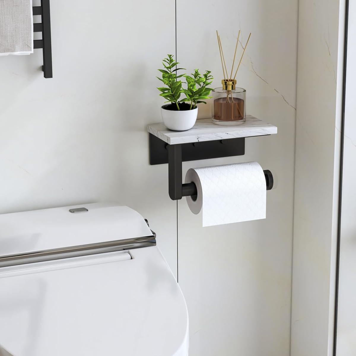 Naścienny marmurowy uchwyt na papier toaletowy z półką – czarne akcesoria łazienkowe łatwe w instalacji i użyciu nowoczesny design do domów wypoczynkowych