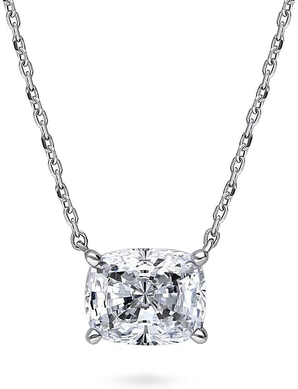 Collar colgante de plata de ley CZ Solitario Este-Oeste para mujer, circonita cúbica - Esmeralda, corte radiante