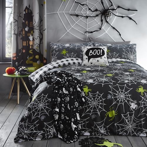 Bedlam - Halloween Fleece Blanket (120 x 150cm) - Super Soft & Cosy Fleece in Black - Black Spooky Bats & Skulls Throw Blanket - Blankets and Throws (Snuggy) - Halloween Decorations - Image 3