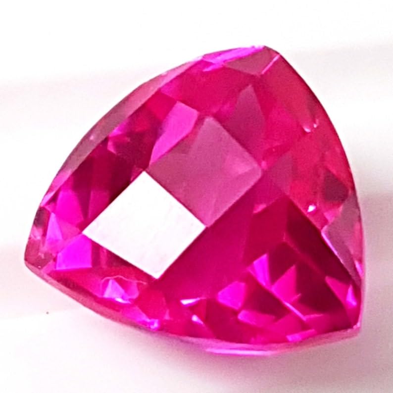 Saphir rose pour fabriquer bague et pendentif sur mesure, forme trillion facettée