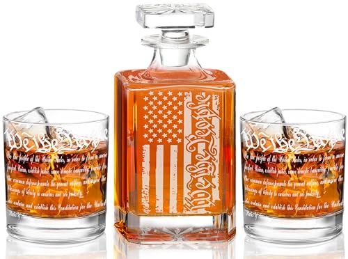 YJGS Whiskey Decanter Engraved We The People American Flag Decanter Set with 2 Glasses for Liquor Scotch Bourbon or Wine, Father's Day Patriotic Gift