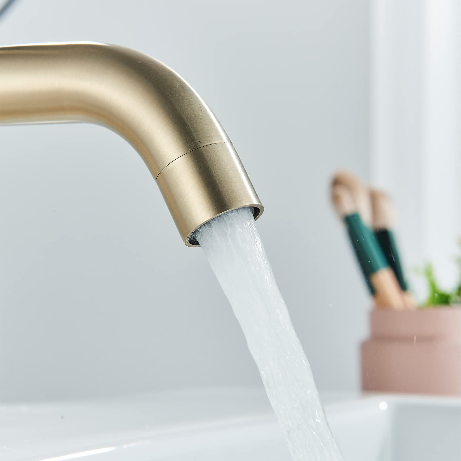 Robinet Salle de Bain Mitigeur de Lavabo Monocommande Robinet de Lavabo Réglable Chaud et Froid Aérateur Démontable Acier Inoxydable,Doré Brossé