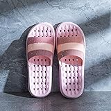 2. Escurrir diseño del agujero.Las suelas de zapatillas de baño tienen "agujeros de drenaje".El agua se puede secar rápidamente a través de los "agujeros de drenaje" para mantener los pies cómodos y no tiene miedo de pegajosidad.