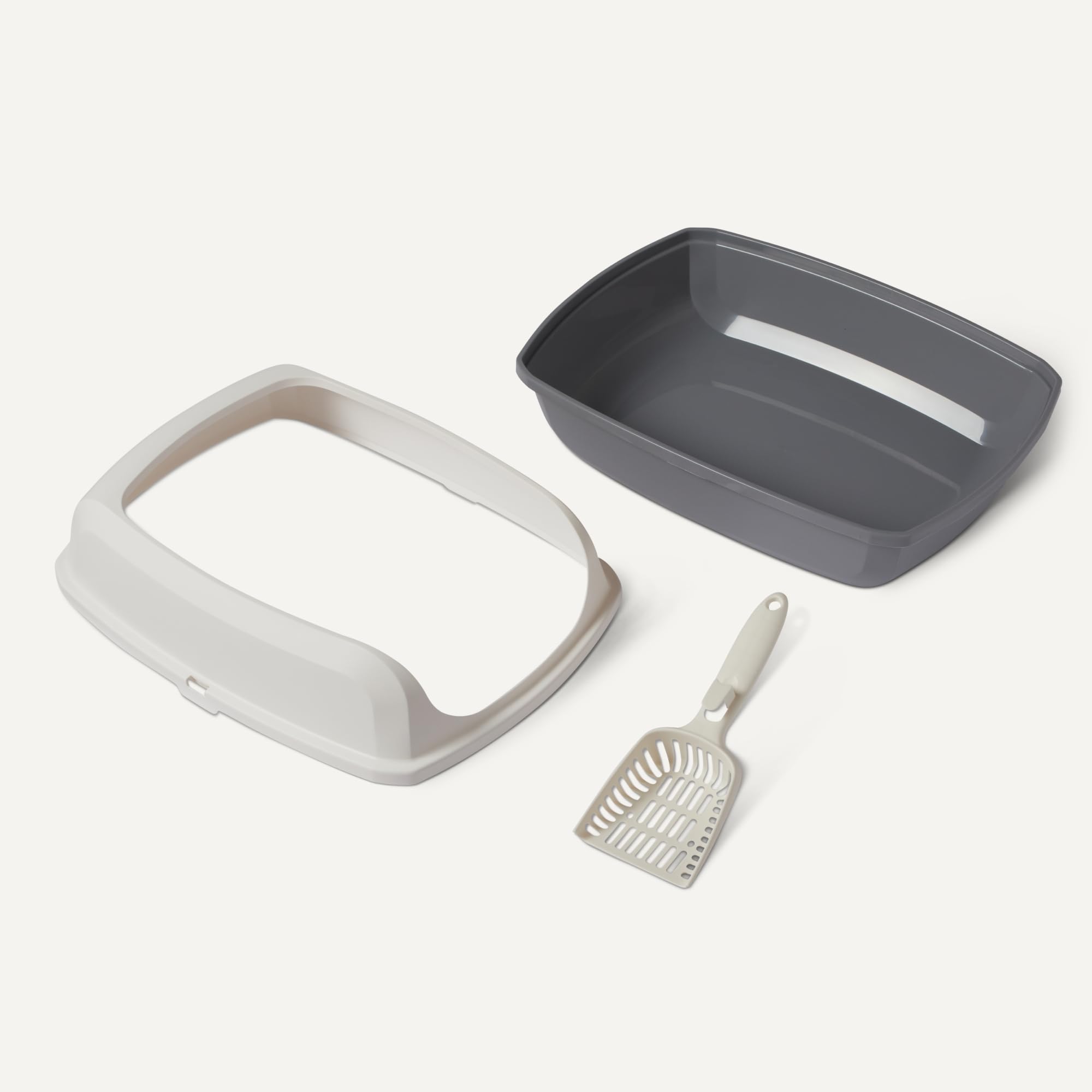 Amazon Basics Arenero para Gatos, Alto y Abierto, Fácil de Limpiar, Incluye Recogedor, Blanco/Gris, 50,5 x 38 x 20 cm