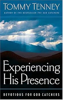 Paperback Experiencing His Presence (Devotions for God Catchers) Book