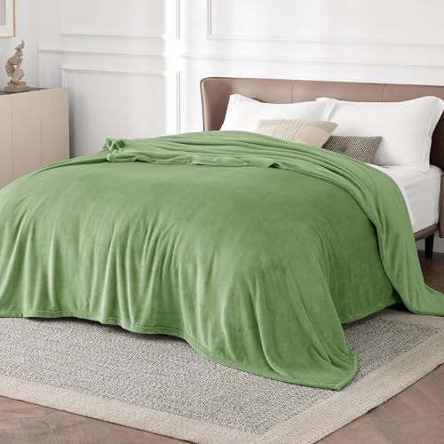 Image of Bedsure GentleSoft Green Fleece Blankets Queen Size - Bed Blanket Soft Lightweight Plush Fuzzy Cozy Luxury Microfiber, Emerald, 90x90 inches