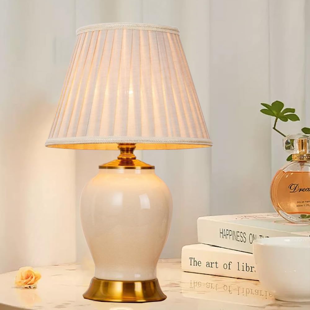 Lampe de table LED en céramique moderne, abat-jour plissé, base en métal, lampe de chevet E27, lampe de table d'éclairage pour salon et chambre à coucher (blanc)