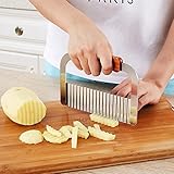 Tamaño: 18.5 x 13 cm. Hoja de cortar de Union Tesco, cuchilla ondulada de acero inoxidable con mango de madera. Herramienta de corte para cocina francesa, o de Friesland, para cortar patatas, pasteles, dulces