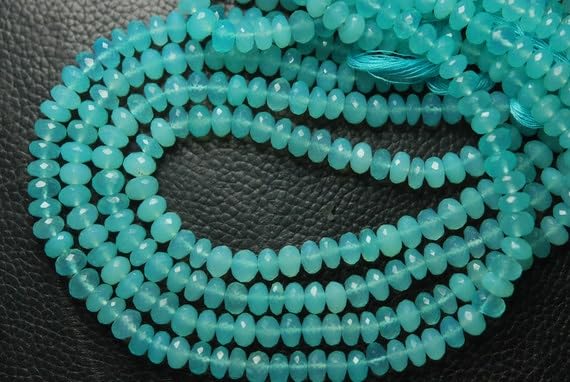 Chalcedony bleu aqua, la pierre naturelle pour des bijoux chargés d'émotions