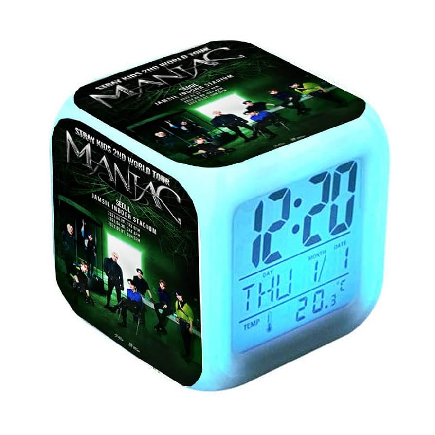 ヒョンジン　スキズ　愛用　置き時計 Amazon.co.jp: 光る時計 置き時計 『非公式』 デジタル時計 卓上