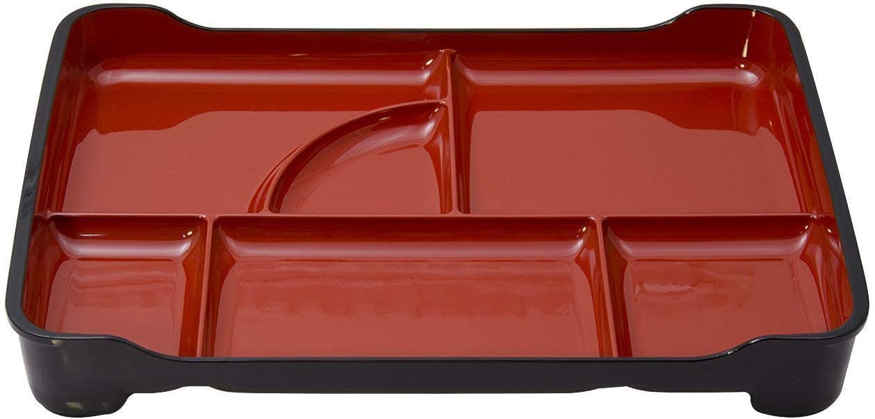 Boîte à bento traditionnelle japonaise à 6 compartiments, plateau Obento en plastique pour restaurant ou maison, 35,6 x 23,5 cm, rouge et noir, fabriquée au Japon