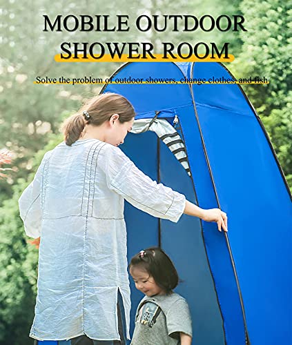 Douche extérieure et abri de camping pour se changer en public