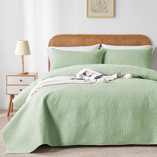 WURUIBO Full/Queen Quilt Set Light Green, Microfiber Lightweight Bedspreads, Ultrasonic Embossed Solid Coverlet, Thin Bedding Set for All Season, Soft Breathable Bed Cover(1 Quilt, 2 Pillow Shams)