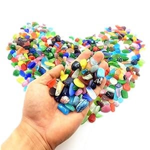 Gravilla de piedras de vidrio brillantes y coloridas. Para decorar una pecera o el jardín
