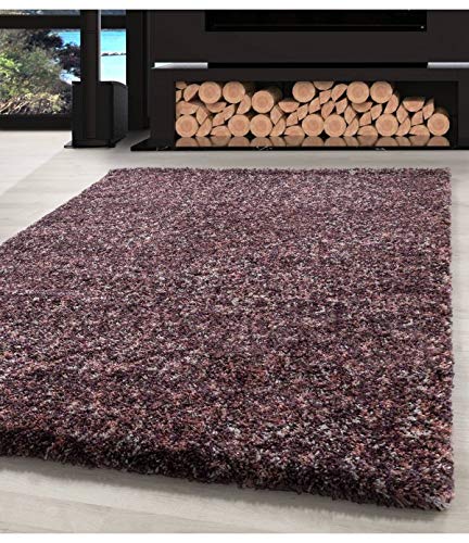 Tapis shaggy pour salon rose et taupe creant une ambiance cocooning dans votre sejour