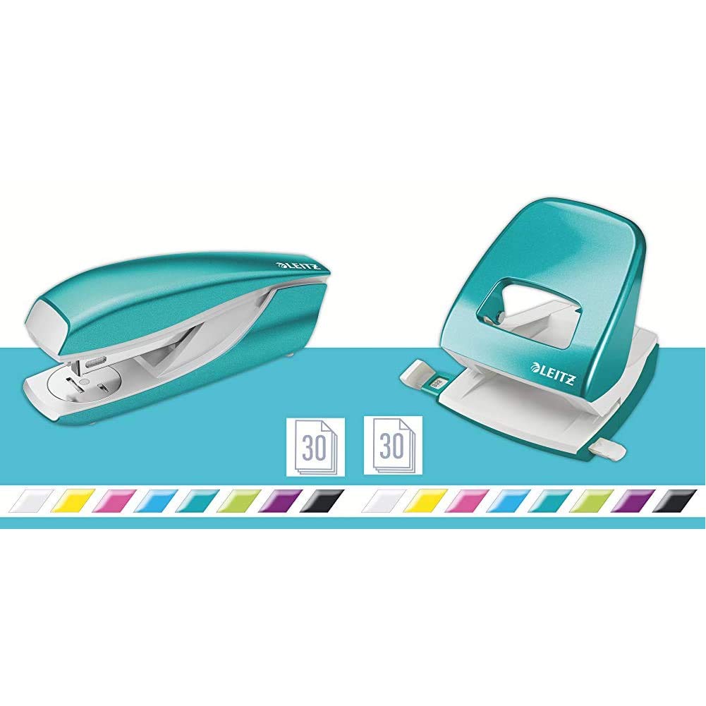 Leitz Büro Locher + Heftgerät, Für 30 Blatt, Anschlagschiene mit Formatvorgaben, Tacker mit 200 Heftklammern, Ergonomisches Design, Eisblau, WOW-Serie, 50081051 + 55021051