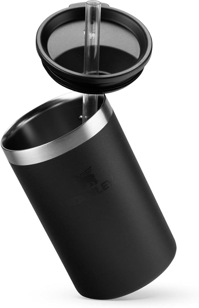 Stanley – Can Cooler com tampa e canudo, copo térmico de 296 ml para manter as bebidas em lata geladas, Black Stanley – Can Cooler com tampa e canudo, copo térmico de 296 ml para manter as bebidas em lata geladas, Black