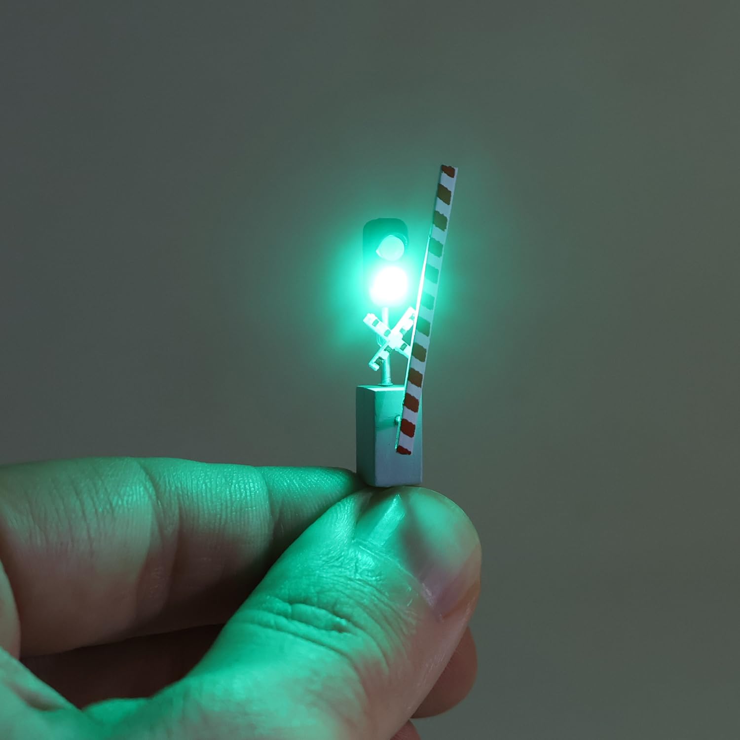 Segnale luminoso semaforo passaggio a livello con micro led rosso e verde realizzato in diverse scale H0, 0 3V 12V - FR41 (Scala 0-12V)